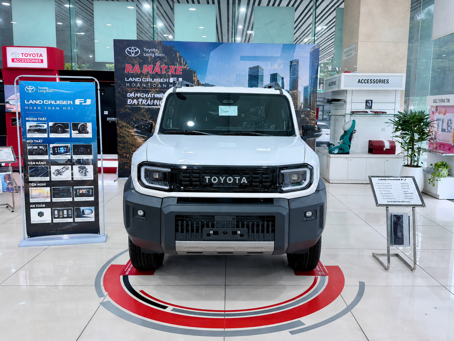 TUẦN LỄ RA MẮT & TRƯNG BÀY LAND CRUISER FJ TẠI TOYOTA LONG BIÊN